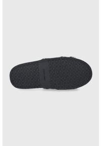 Calvin Klein Kapcie kolor czarny. Nosek buta: okrągły. Kolor: czarny. Materiał: materiał, guma #3