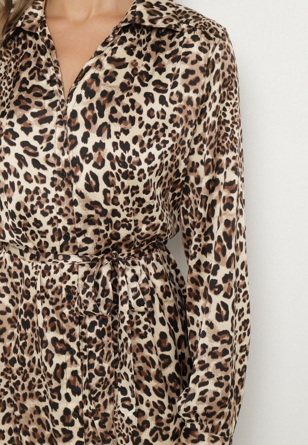 Born2be - Brązowa Koszulowa Sukienka Midi w Panterkę Chaitra. Kolor: brązowy. Materiał: materiał. Wzór: motyw zwierzęcy. Typ sukienki: koszulowe. Długość: midi