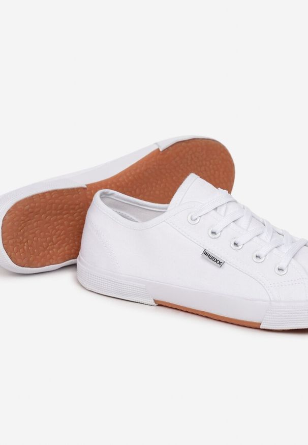 Born2be - Białe Tenisówki z Ozdobnymi Przeszyciami Oridorise. Okazja: na co dzień. Kolor: biały. Materiał: jeans. Styl: casual