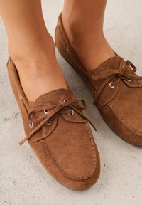 Born2be - Jasnobrązowe Mokasyny VICES ze Skórzaną Wkładką Ozdobione Wiązaniem Pireronei. Nosek buta: okrągły. Zapięcie: sznurówki. Kolor: brązowy. Materiał: skóra. Wzór: aplikacja. Obcas: na obcasie. Styl: klasyczny. Wysokość obcasa: niski #9