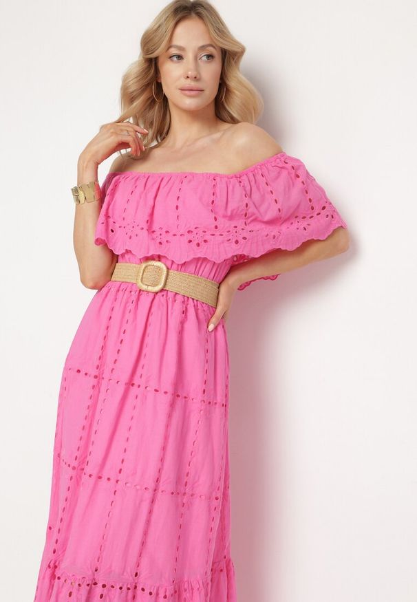 Born2be - Różowa Sukienka Hiszpanka z Gumką w Pasie Ozdobiona Falbanką Lievana. Okazja: na co dzień. Typ kołnierza: dekolt hiszpanka. Kolor: różowy. Materiał: jeans, materiał. Długość rękawa: krótki rękaw. Wzór: aplikacja. Styl: casual, elegancki