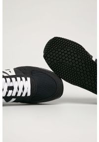 Armani Exchange - Buty. Nosek buta: okrągły. Zapięcie: sznurówki. Kolor: czarny. Materiał: materiał, syntetyk, skóra, skóra ekologiczna, guma, zamsz. Szerokość cholewki: normalna #4