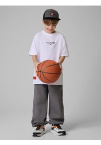 4f - 4F Spodnie dresowe joggery chłopięce - szare 158/164 (12-14 lat). Okazja: na co dzień, na uczelnię. Kolor: szary. Materiał: dresówka. Sezon: lato. Styl: casual, sportowy #1