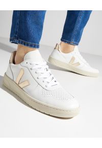 Veja - VEJA - Sneakersy V-10 Platine. Kolor: biały. Materiał: poliester, guma, bawełna. Szerokość cholewki: normalna