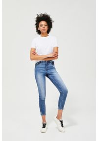 MOODO - Jeansy medium waist z przetarciami. Długość: długie. Wzór: gładki #1