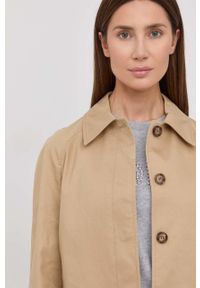 VICTORIA BECKHAM - Victoria Beckham płaszcz damski kolor beżowy przejściowy oversize. Kolor: beżowy. Materiał: tkanina. Długość rękawa: raglanowy rękaw. Wzór: gładki