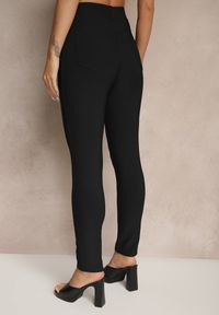 Renee - Czarne Spodnie Typu Skinny High Waist Ozdobione Cyrkoniami Lavilara. Okazja: na co dzień. Stan: podwyższony. Kolor: czarny. Wzór: aplikacja. Styl: casual, elegancki