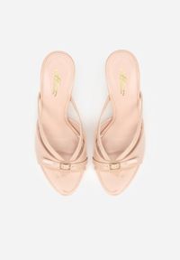 Renee - Beżowe Klapki na Szpilce z Paskami Klamerką i Lakierowanym Połyskiem Urneiros. Kolor: beżowy. Materiał: lakier. Wzór: aplikacja. Obcas: na szpilce. Styl: elegancki #4
