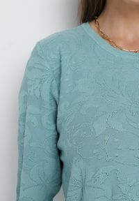 Born2be - Jasnozielony Sweter z Tłoczonym Wzorem w Ornamentalnym Stylu Mariot. Okazja: na co dzień. Kolor: zielony. Styl: casual #4