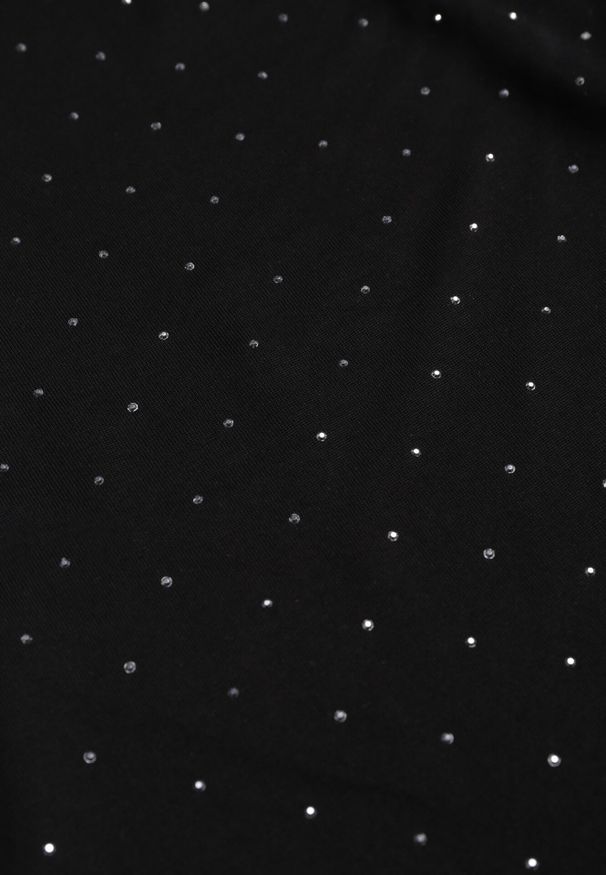 Born2be - Czarna Bluzka z Cyrkoniami i Dekoltem w Łódkę Saloriel. Okazja: na co dzień. Kolor: czarny. Materiał: jeans, skóra, poliester. Wzór: aplikacja. Styl: casual, wizytowy