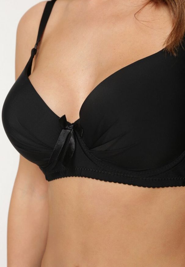 Renee - Czarny Casualowy Gładki Biustonosz z Ozdobną Kokardką i Regulowanymi Ramiączkami Kenssin. Kolor: czarny. Materiał: dzianina. Wzór: gładki