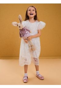 Sinsay - Tiulowa sukienka z falbankami - biały. Typ kołnierza: kołnierz z falbankami. Kolor: biały. Materiał: tiul #1