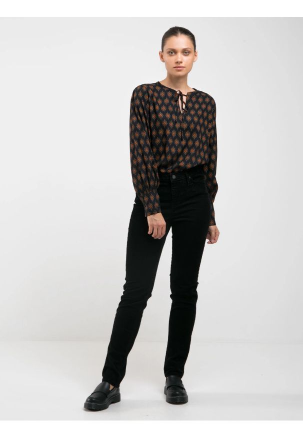 Big-Star - Spodnie damskie sztruks czarne Katrina High Waist Cord 906. Stan: podwyższony. Kolor: czarny. Długość: krótkie. Styl: elegancki, retro