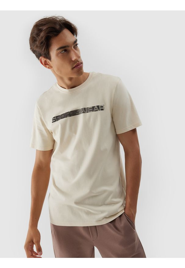 4f - T-shirt regular z nadrukiem męski - beżowy. Kolor: beżowy. Materiał: bawełna. Wzór: nadruk