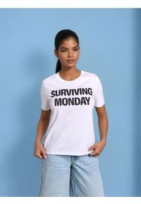 Sinsay - Bawełniana koszulka z ozdobnym napisem - biały. Kolor: biały. Materiał: bawełna. Wzór: napisy #1