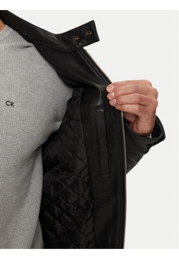 Replay - REPLAY Kurtka skórzana M8435 .000.84950 Czarny Regular Fit. Kolor: czarny. Materiał: skóra
