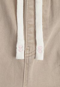 Born2be - Beżowe Bawełniane Jeansy Mom Fit z Wysokim Stanem i Wiązaniem w Talii Raeney. Okazja: na co dzień. Stan: podwyższony. Kolor: beżowy. Długość: krótkie. Styl: elegancki, casual #8