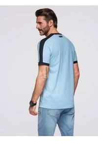 Ombre Clothing - Męski t-shirt z kontrastowymi lampasami – jasnoniebieski V3 - Rozmiar: XL. Okazja: na co dzień. Kolor: niebieski. Materiał: materiał, jersey, poliester, bawełna. Wzór: melanż, aplikacja. Styl: klasyczny, sportowy, casual #9