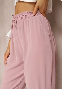 Renee - Różowe Spodnie z Regularną Talią z Gumką i Sznurkiem w Pasie Cerinda. Okazja: na co dzień. Kolor: różowy. Materiał: materiał, satyna. Styl: casual #7