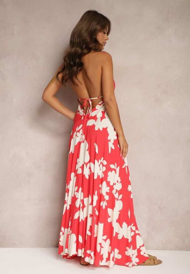 Renee - Czerwona Wiskozowa Sukienka na Ramiączkach o Rozkloszowanym Kroju Nansirona. Kolor: czerwony. Materiał: wiskoza. Długość rękawa: na ramiączkach. Wzór: aplikacja. Sezon: lato. Typ sukienki: rozkloszowane. Styl: elegancki