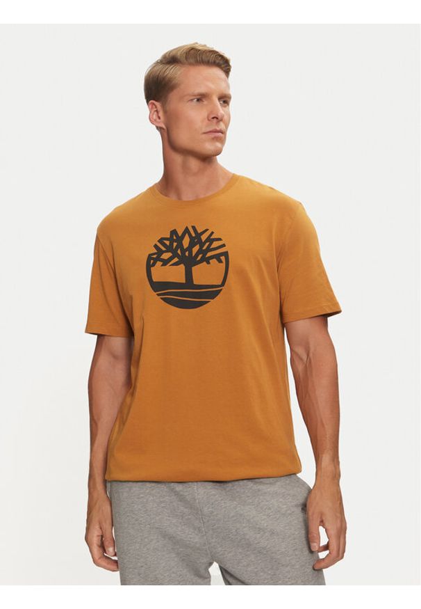 Timberland T-Shirt TB0A2C2R Brązowy Regular Fit. Kolor: brązowy. Materiał: bawełna