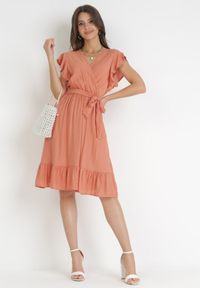 Born2be - Pomarańczowa Rozkloszowana Sukienka z Gumką w Pasie Pabelin. Kolor: pomarańczowy. Materiał: materiał. Typ sukienki: kopertowe #3