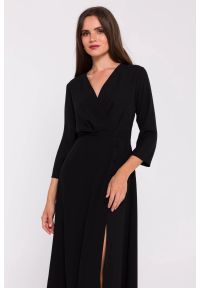 Stylove - Elegancka sukienka rozkloszowana kopertowy dekolt czarna. Typ kołnierza: dekolt kopertowy. Kolor: czarny. Materiał: tkanina, elastan. Wzór: aplikacja. Typ sukienki: kopertowe. Styl: elegancki #4