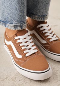 Born2be - Brązowe Tenisówki Trampki pod Kostkę z Ozdobnym Paskiem Wiolana. Okazja: na spacer, na co dzień. Zapięcie: pasek. Kolor: brązowy. Materiał: jeans. Styl: casual, sportowy #9