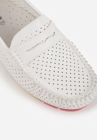 Born2be - Białe Ażurowe Mokasyny ze Skórzaną Wkładką Ozdobione Przeszyciami Sylilise. Okazja: na co dzień. Kolor: biały. Materiał: skóra. Wzór: ażurowy, aplikacja. Styl: casual, klasyczny #8