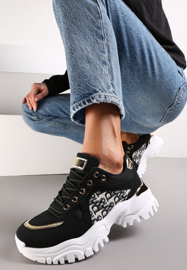 Renee - Czarne Sneakersy z Wstawkami na Grubej Podeszwie Trenta. Wysokość cholewki: przed kostkę. Kolor: czarny. Materiał: materiał. Szerokość cholewki: normalna. Wzór: aplikacja