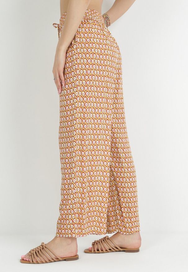 Born2be - Żółte Szerokie Spodnie z Gumką w Talii i Regularnym Stanem z Wiskozy Timandia. Kolor: żółty. Materiał: wiskoza