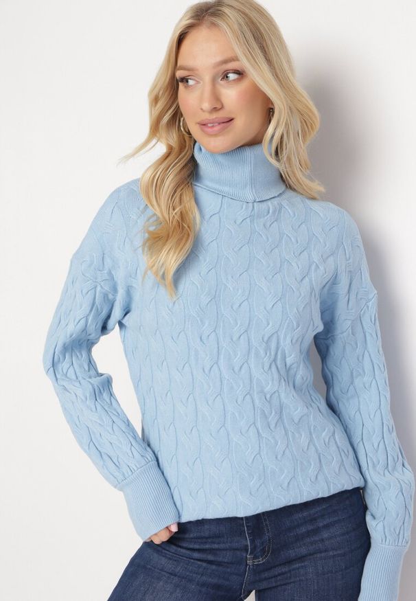 Born2be - Jasnoniebieski Sweter z Golfem w Warkoczowy Splot ze Ściągaczami Maraiwai. Typ kołnierza: golf. Kolor: niebieski. Wzór: ze splotem. Sezon: jesień