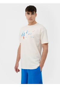 4f - T-shirt oversize z nadrukiem męski. Kolor: beżowy. Materiał: bawełna. Wzór: nadruk