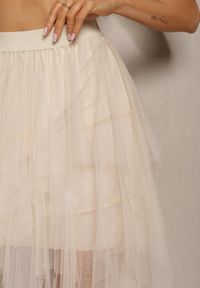 Renee - Jasnobeżowa Tiulowa Spódnica o Asymetrycznym Fasonie z Tiulu Savisa. Kolor: beżowy. Materiał: tiul #2