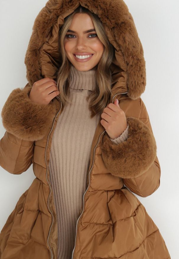 Born2be - Jasnobrązowa Kurtka Nautifa. Kolor: brązowy. Materiał: tkanina, futro. Długość rękawa: długi rękaw. Długość: długie