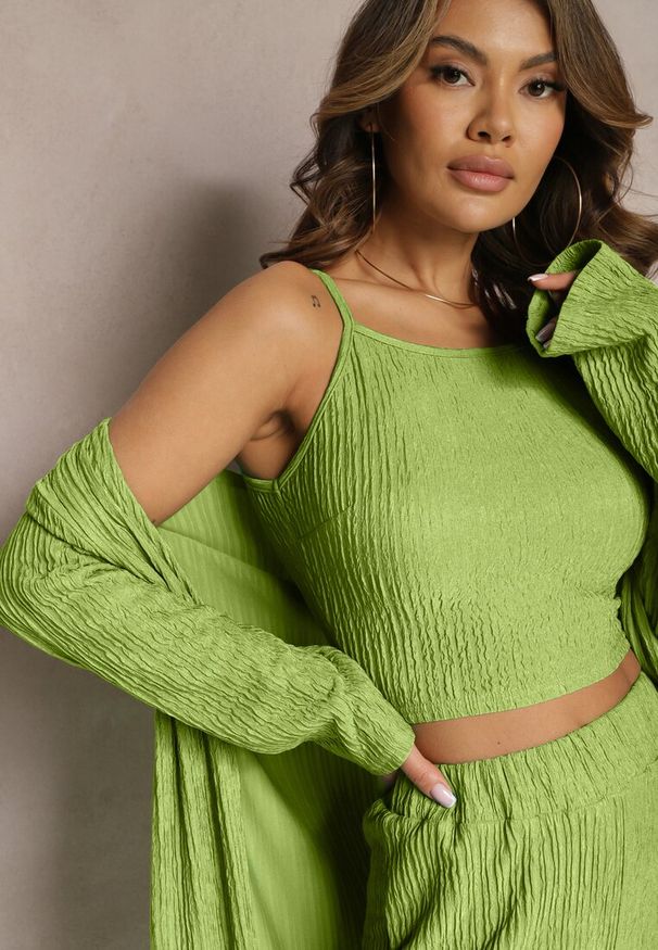 Renee - Jasnozielony Komplet z Ozdobnym Prążkowaniem z Koszulą z Topem i Spodniami Raliva. Kolor: zielony. Materiał: prążkowany