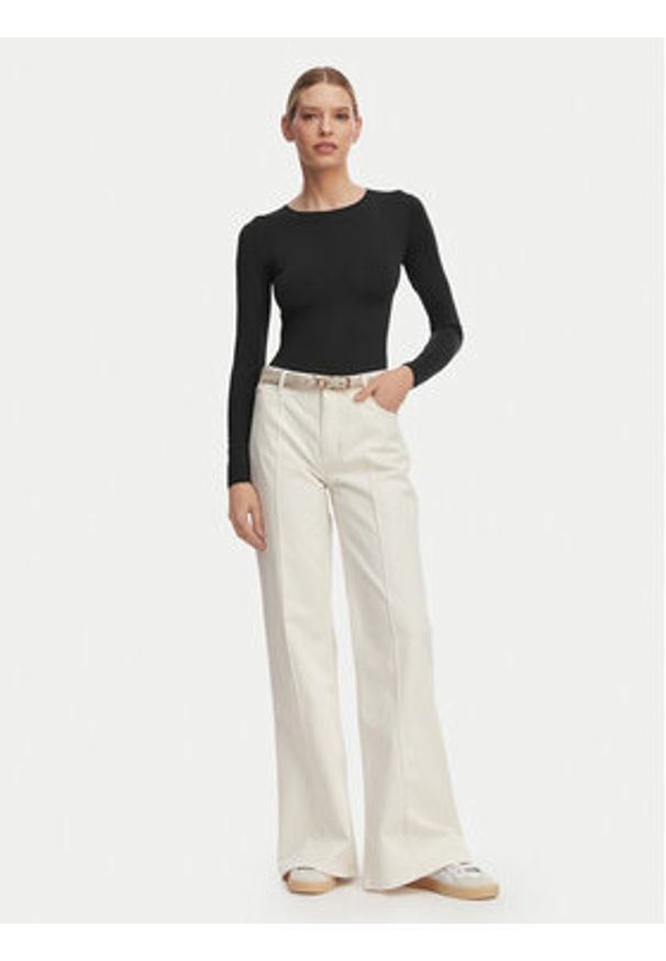 Guess Jeans Spodnie materiałowe W6RA0R WJ051 Kremowy Regular Fit. Kolor: kremowy. Materiał: bawełna