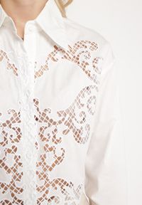 Born2be - Biała Bawełniana Koszula o Krótkim Fasonie z Ażurowym Wykończeniem Leama. Kolor: biały. Materiał: bawełna. Długość: krótkie. Wzór: ażurowy