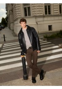 Big-Star - Spodnie męskie chinosy brązowe Erhatin 803. Kolor: brązowy. Materiał: materiał. Styl: klasyczny, elegancki #4