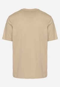 Born2be - Beżowa Koszulka Bawełniana z Aplikacją Selsedi. Okazja: na co dzień. Kolor: beżowy. Materiał: bawełna. Wzór: aplikacja. Styl: casual #7