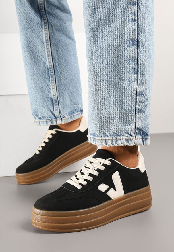 Renee - Czarne Sneakersy na Kauczukowej Podeszwie Ellirielle. Okazja: na co dzień. Zapięcie: sznurówki. Kolor: czarny. Materiał: kauczuk