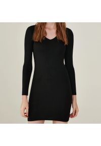 Sinsay - Sukienka mini prążkowana - Czarny. Kolor: czarny. Materiał: prążkowany. Długość: mini #1