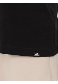 Adidas - adidas T-Shirt Growth Badge Graphic IN6258 Czarny Regular Fit. Kolor: czarny. Materiał: bawełna #4