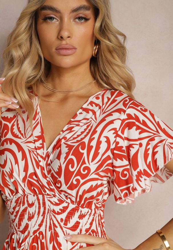 Renee - Pomarańczowo-Biała Wiskozowa Sukienka o Rozkloszowanym Kroju z Kopertowym Dekoltem Lereria. Okazja: na co dzień. Typ kołnierza: dekolt kopertowy. Kolor: pomarańczowy. Materiał: wiskoza. Długość rękawa: krótki rękaw. Typ sukienki: kopertowe. Styl: casual
