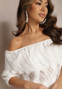 Renee - Biały Bawełniany Komplet na Lato Ażurowy z Bluzką Hiszpanką i Szortami Leisra. Kolor: biały. Materiał: bawełna. Wzór: ażurowy #4