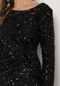Born2be - Czarna Kopertowa Sukienka Mini w Cekiny Solaire. Kolor: czarny. Materiał: materiał. Typ sukienki: kopertowe. Długość: mini