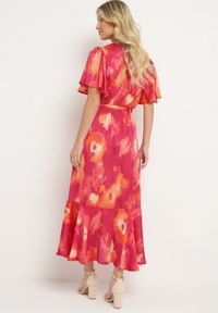 Born2be - Fuksjowo-Pomarańczowa Sukienka z Kopertowym Dekoltem z Materiałowym Paskiem i Gumką w Talii Vikiama. Okazja: na imprezę. Kolor: różowy. Materiał: materiał. Typ sukienki: kopertowe. Styl: elegancki, sportowy #7