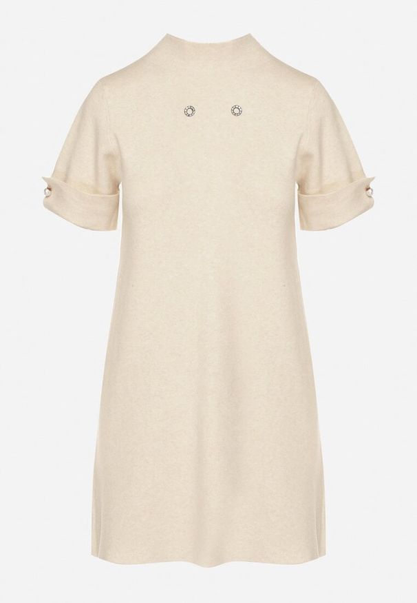 Born2be - Jasnobeżowa Sweterkowa Sukienka Trapezowa Ozdobiona Aplikacjami i Perełkami Iletusa. Okazja: na co dzień, do pracy. Kolor: beżowy. Wzór: aplikacja. Typ sukienki: trapezowe. Styl: klasyczny, casual, elegancki. Długość: midi