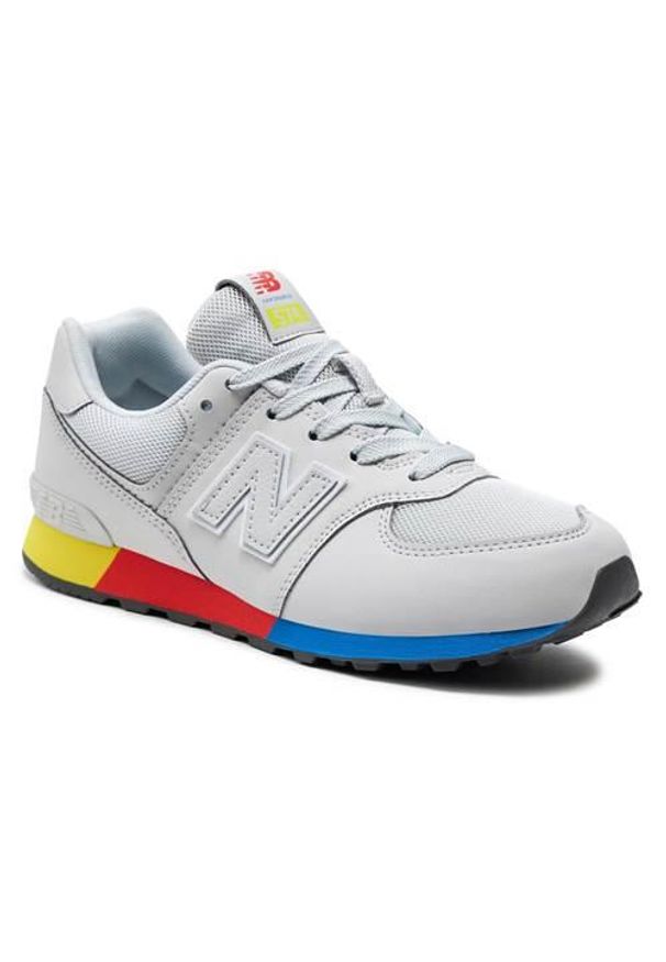 Buty do chodzenia dla dzieci New Balance 574. Zapięcie: sznurówki. Kolor: szary. Materiał: materiał, syntetyk, tkanina. Szerokość cholewki: normalna. Model: New Balance 574. Sport: turystyka piesza