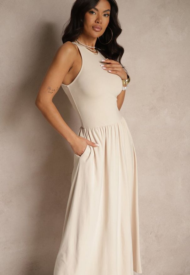 Renee - Jasnobeżowa Rozkloszowana Sukienka z Bawełny z Kieszeniami Lirevane. Okazja: na co dzień. Kolor: beżowy. Materiał: bawełna. Styl: klasyczny, elegancki, casual